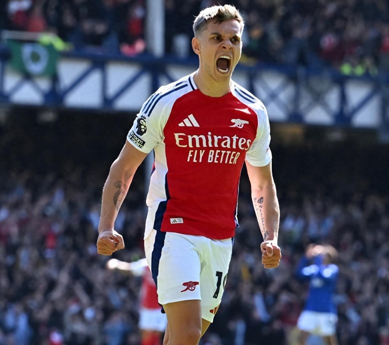 梅开二度，弗格森成为第3位代表意大利球队欧战进球的爱尔兰人（独中两元，弗格森跻身为意大利俱乐部在欧战破门的第三位爱尔兰球员）