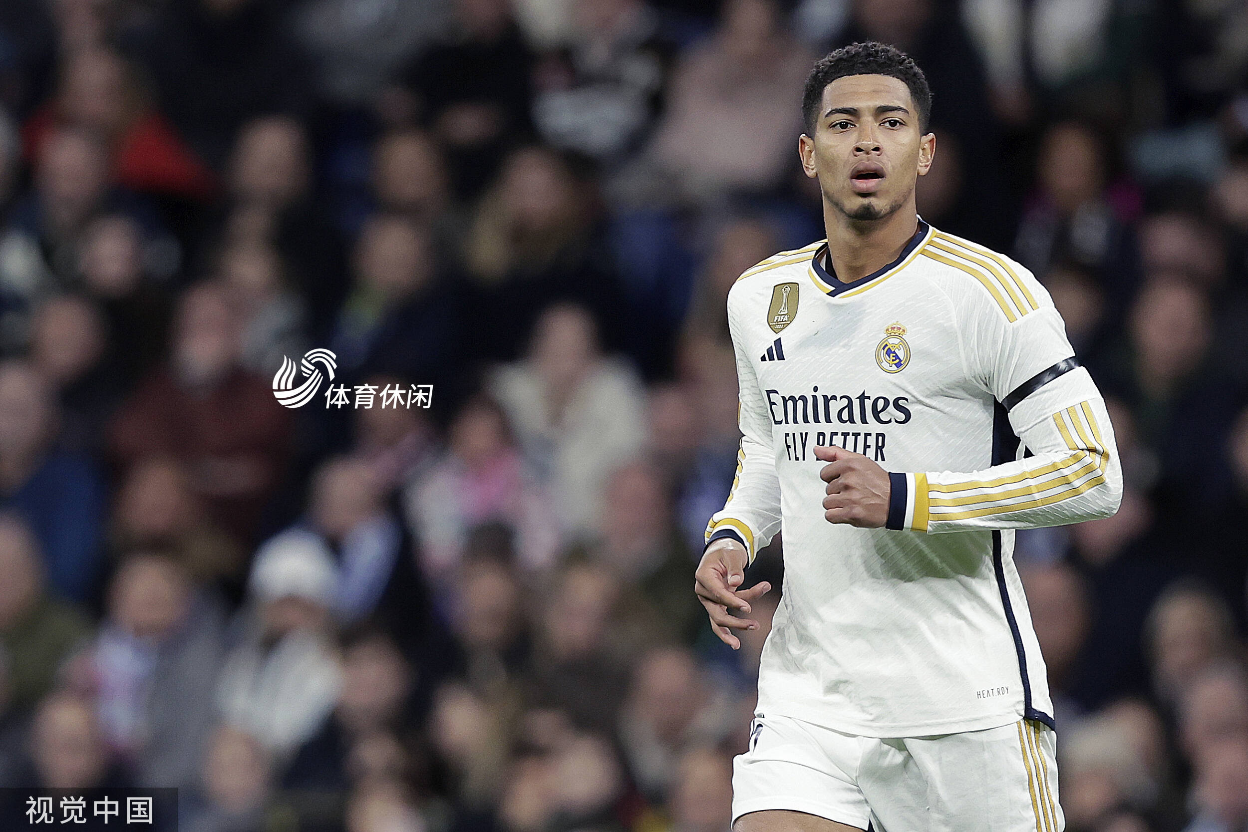 国米4‑0大胜科莫，一举登顶意甲积分榜（国际米兰4-0横扫科莫，跃居意甲榜首）