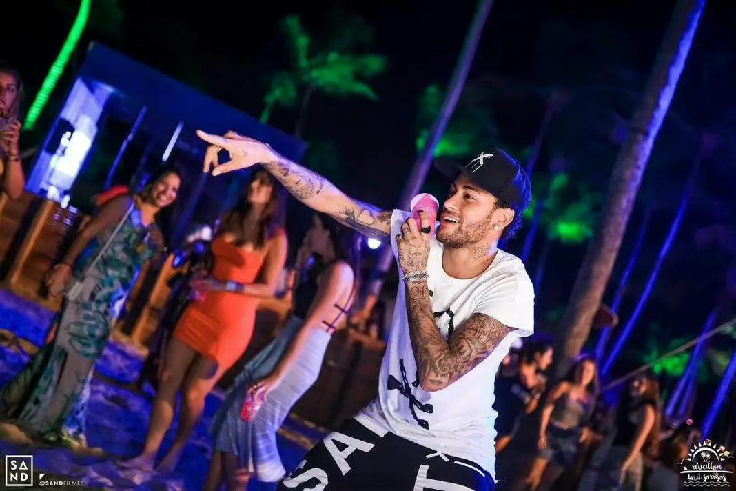 西媒：弗里克掌握着是否买断拉什福德的权力，二人关系融洽（西媒称：拉什福德买断权由弗里克拍板，双方关系融洽）