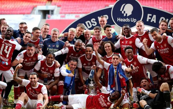 杰伦·约翰逊半场三双创纪录，成道格·里弗斯后首人