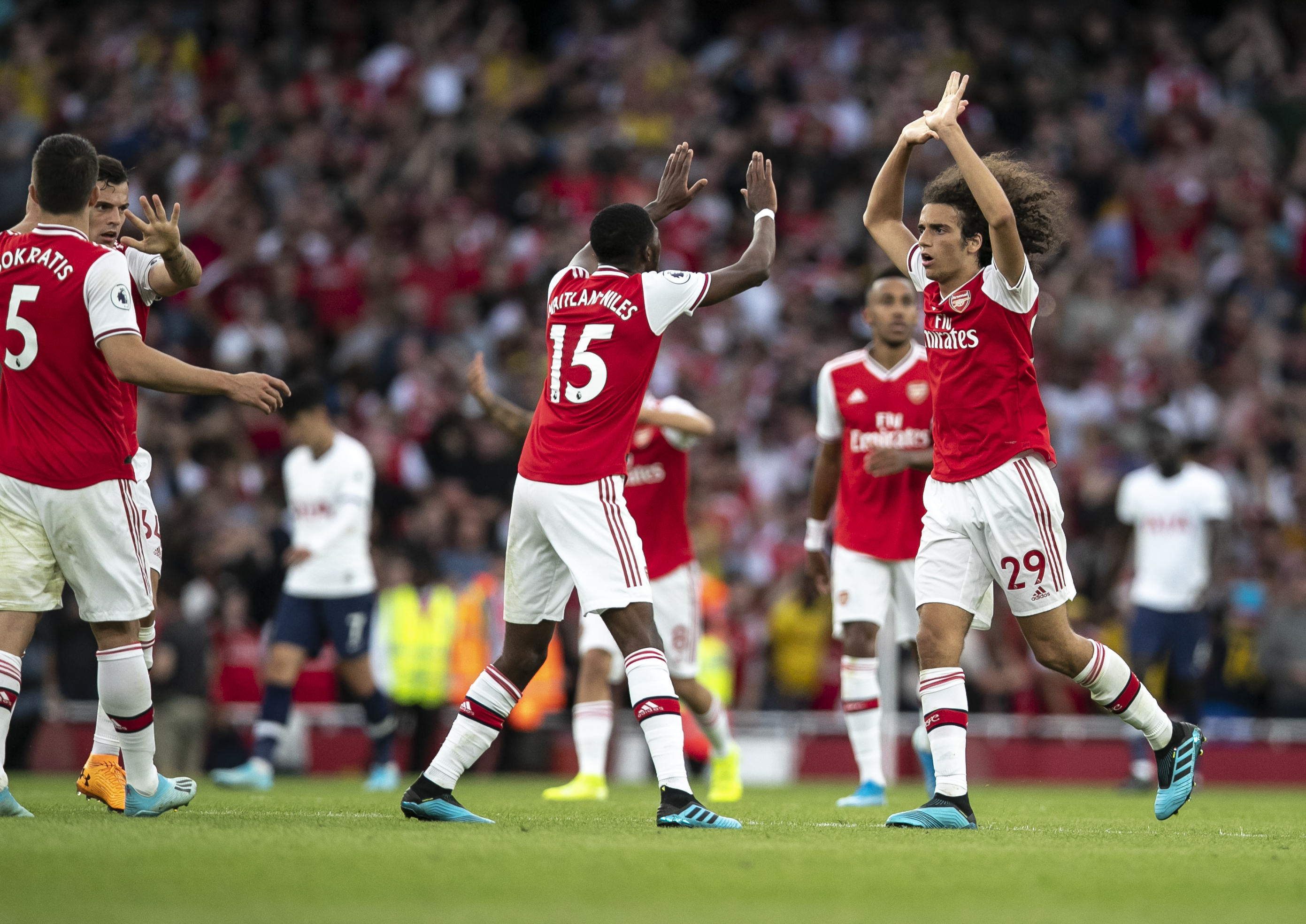 名记：姆巴佩告诉老弗爷，维尼修斯更关注球迷而不是场上表现（名记称：姆巴佩告知弗洛伦蒂诺，维尼修斯更在意球迷而非比赛表现）