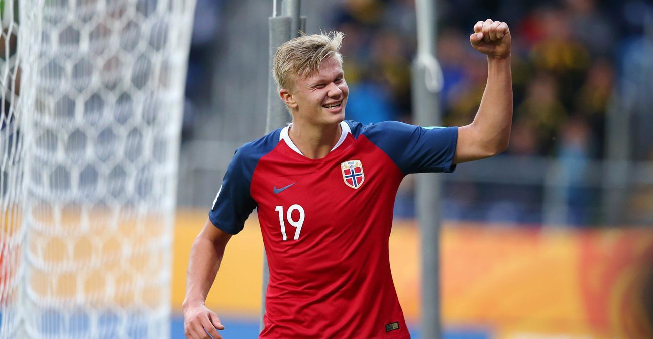 足球曝巴黎双星关系紧张，更衣室氛围引担忧（传巴黎双核不睦，更衣室气氛堪忧）