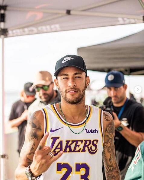 意甲第15轮观赛指南：佛罗伦萨继续力争首胜，罗马科莫强强对决（意甲第15轮看点：佛罗伦萨冲击首胜，罗马与科莫上演焦点对决）