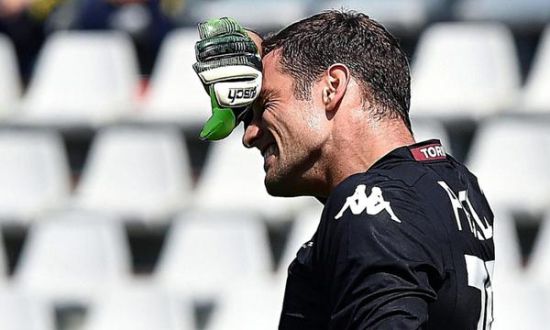 姆伯莫近7次代表喀麦隆出场，球队打进9球他一人直接参与5球（近7场代表喀麦隆出战，姆伯莫直接参与球队9球中的5球）