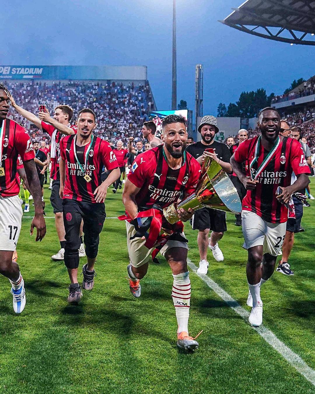 有何意味？萨拉赫社媒晒户外落叶景色图，并未配文