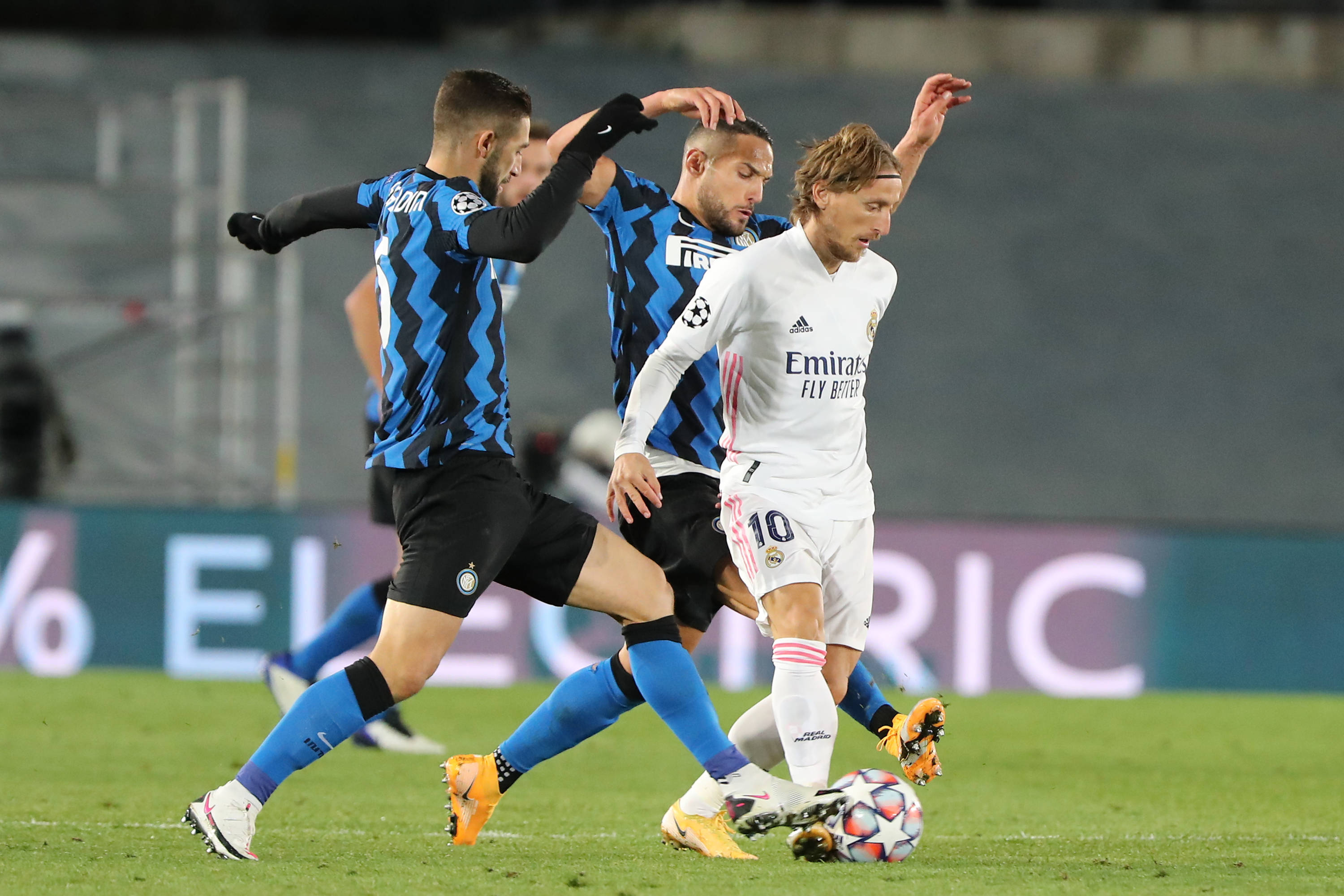 杜兰特篮下强打稳定胜局