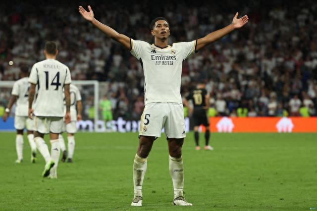 2025／26赛季英超：英超悬念复活！曼城已进入“恐怖追击”模式（2025／26英超：悬念重燃，曼城已切换至“恐怖追赶”模式）