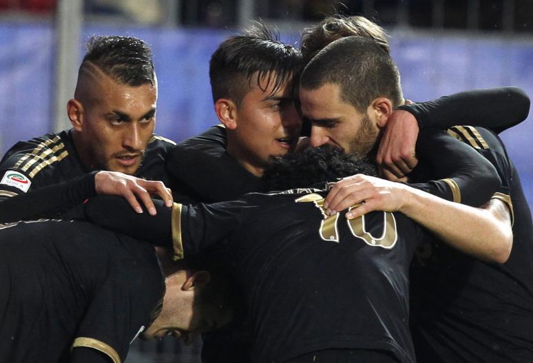 心念老东家！奥斯卡社媒晒照观看海港vs柔佛亚冠比赛（奥斯卡社媒打卡：关注海港对阵柔佛的亚冠之战）