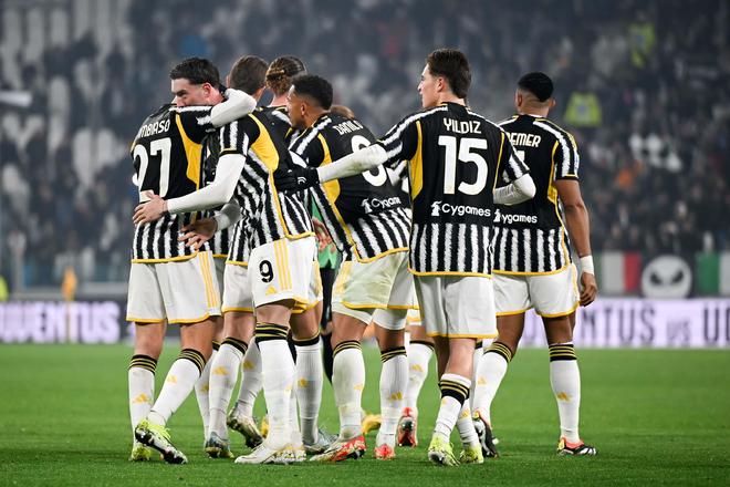 南通发布：苏超南通队载誉而归，3000多名球迷迎接城市英雄