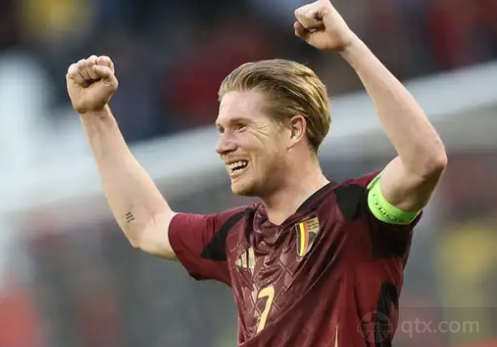 哈兰德百球：左脚71+右脚11，头球11个，其他部位1球