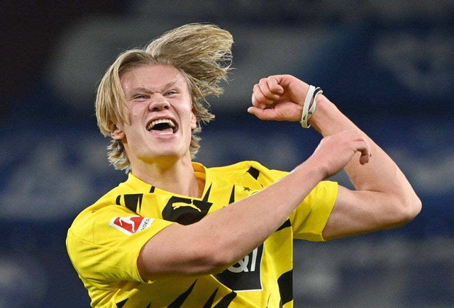 法媒：萨福诺夫在点球第三轮已经骨折，随后又扑了两个点球（法媒：萨福诺夫点球大战第三轮时已骨折，随后仍扑出两粒点球）