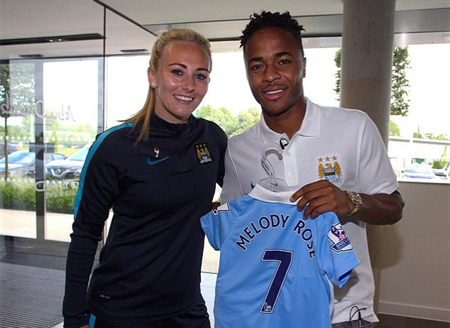 西班牙此前10次对阵乌拉圭5胜5平保持不败，打进16球丢8球