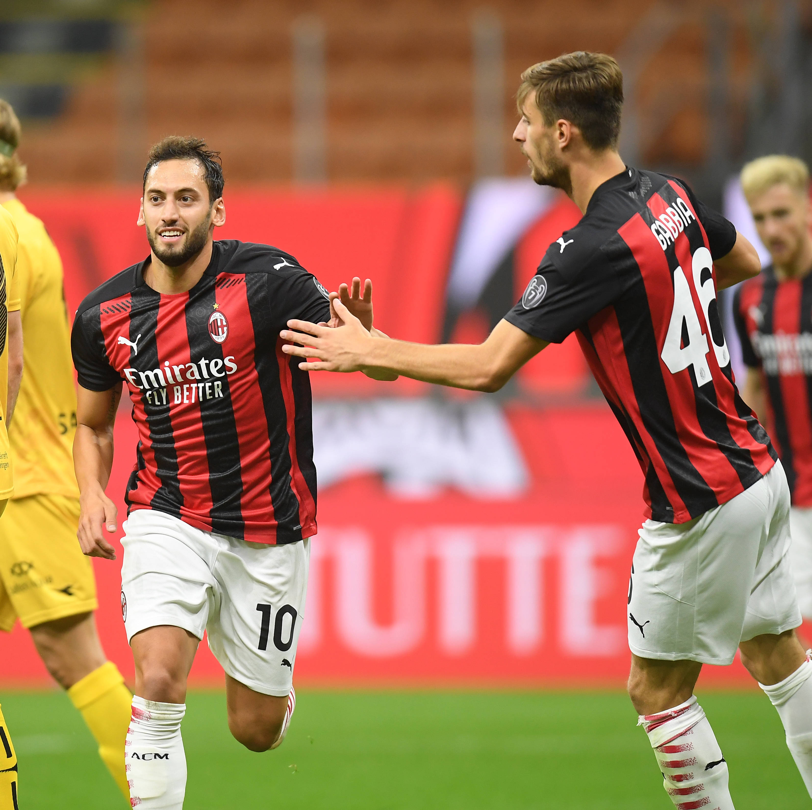 新援哈托身穿世俱杯冠军徽章球衣亮相，切尔西将持有4年